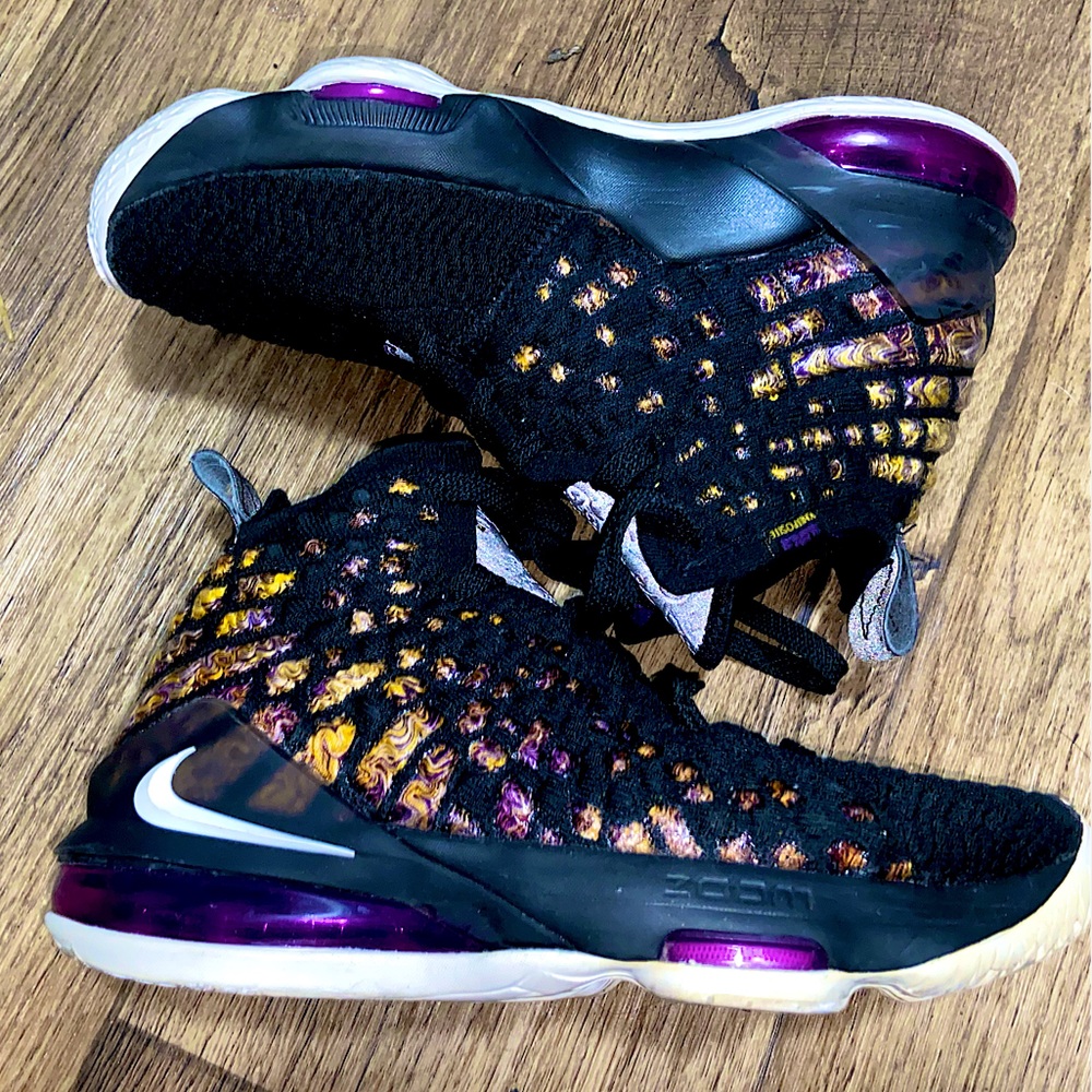 Nike Lebron 17 youth size 3.5 EUC